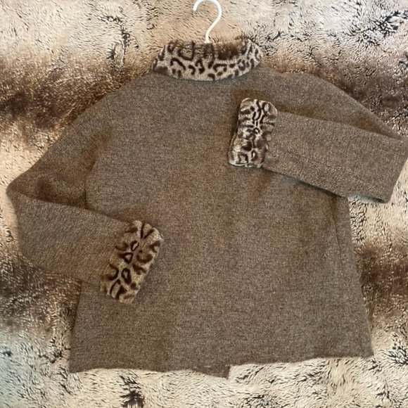 Alexandra Bartlett ~ Medium ~Wool Sweater Jacket, w/Leopard Print Collar + Cuffs - Picture 11 of 12